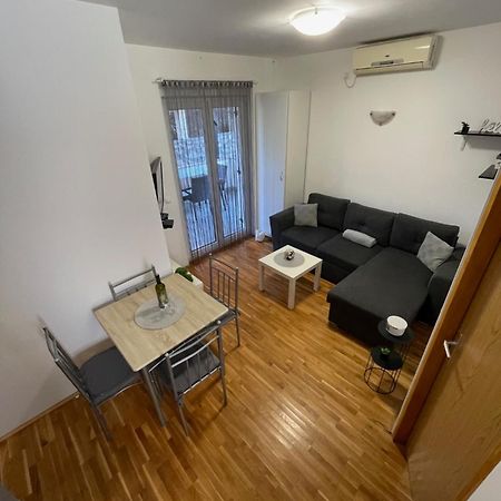 Appartement Melani*** à Novalja Extérieur photo