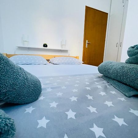 Appartement Melani*** à Novalja Extérieur photo