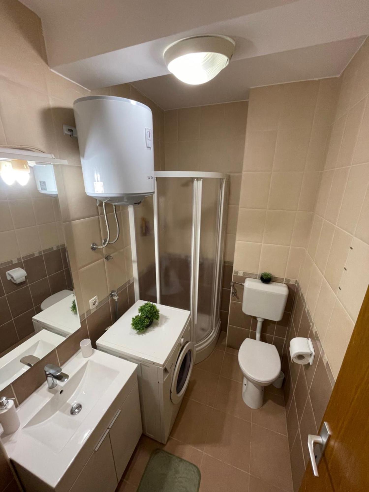 Appartement Melani*** à Novalja Extérieur photo